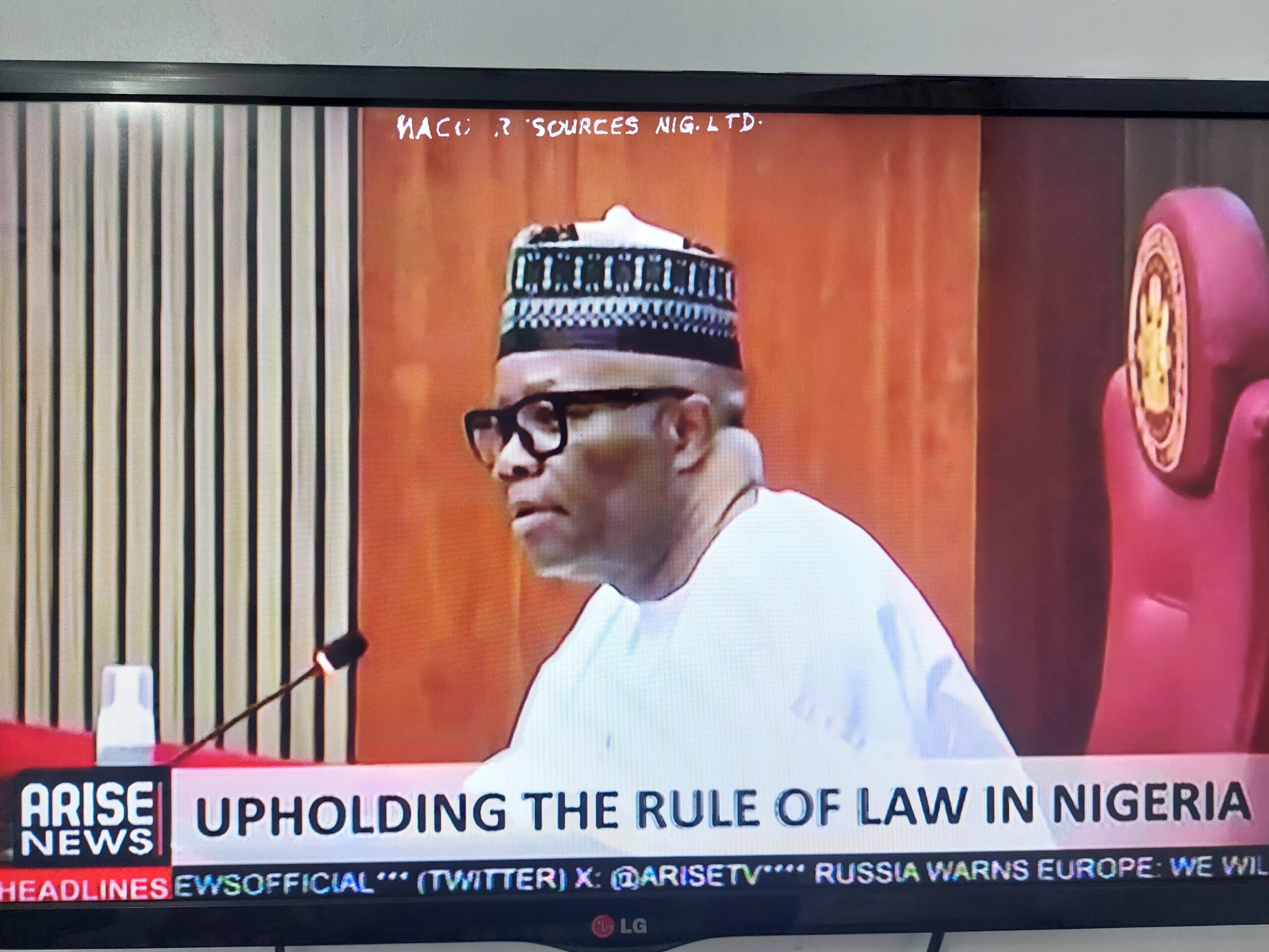 You are currently viewing MY NIGERIAN PEOPLE ARE GETTING MORE ANNOYINGLY DOCILE TO ALLOW A FEW RULERS TO DESTROY NIGERIA DEMOCRACY IN FAVOR OF A DEMO-CRAZY, MEEEEEEEEN!!!